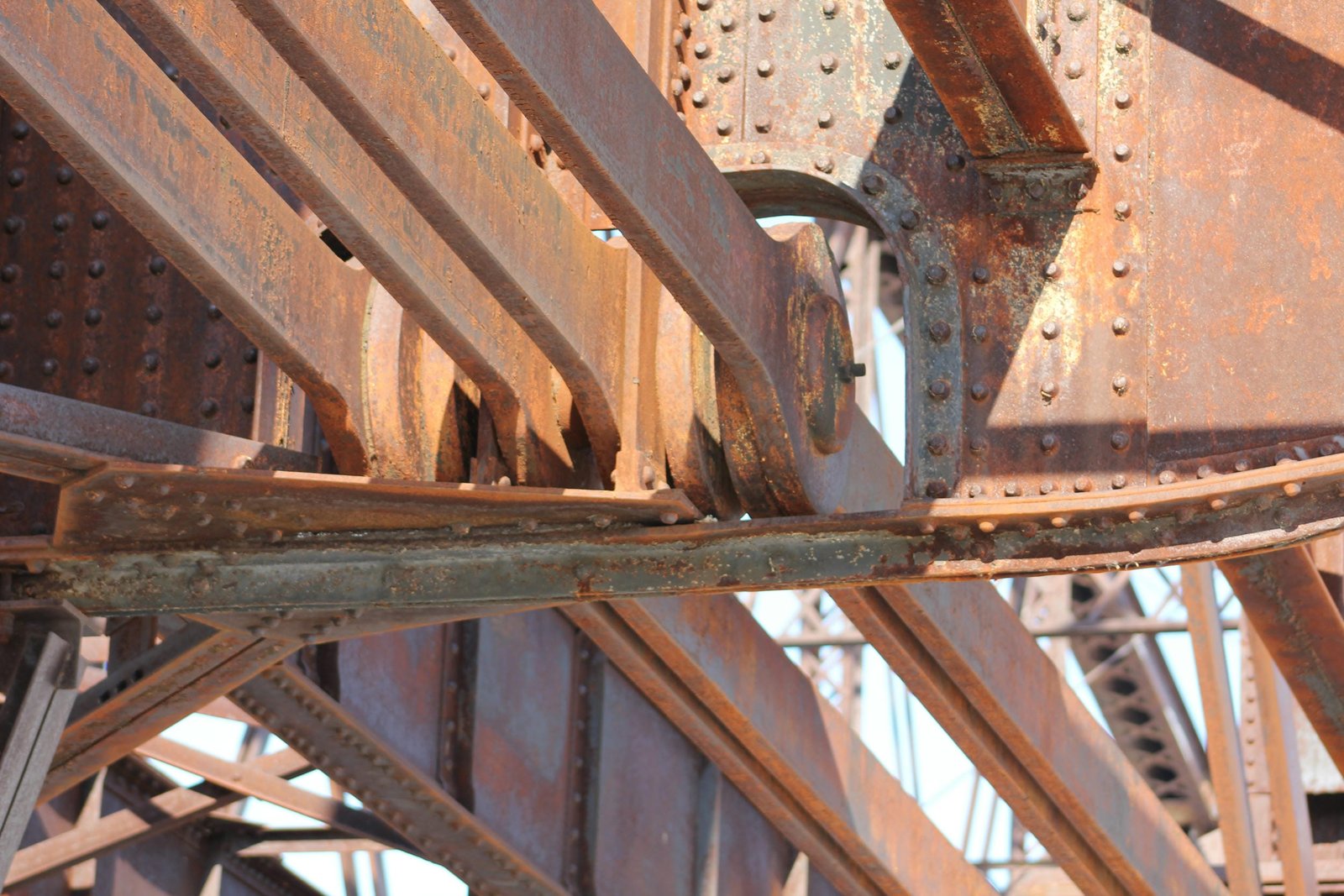 Lower connection